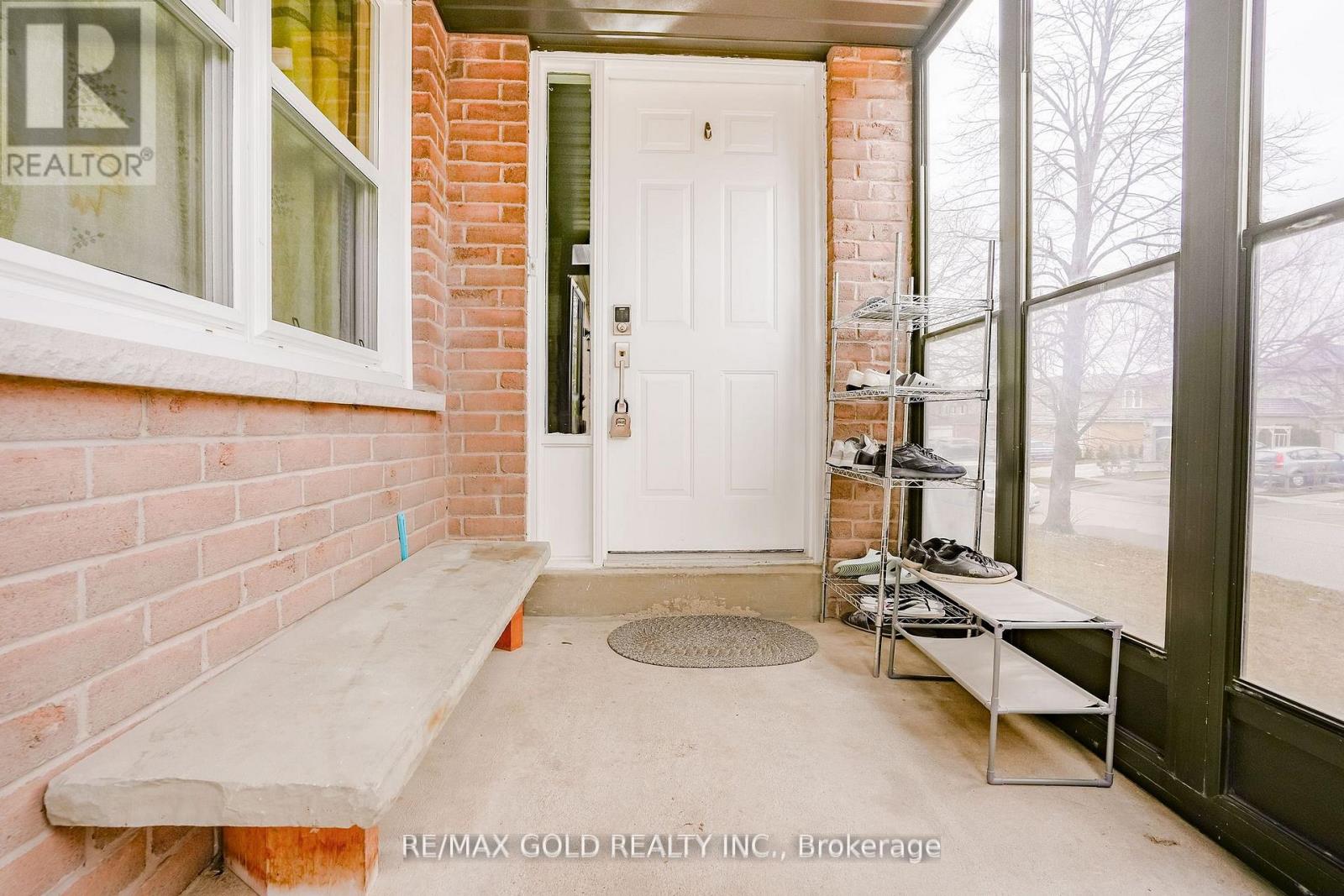 Property at 32 MYRTLE COURT image 4