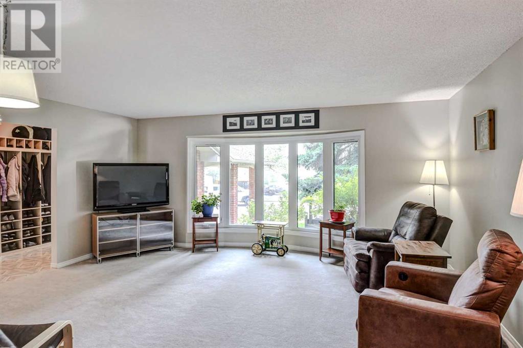 Property at 623 Lake Simcoe Close SE image 5