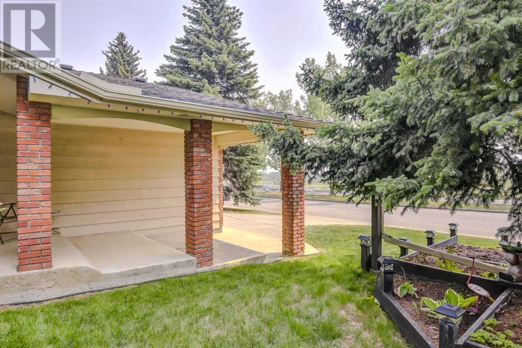 Property at 623 Lake Simcoe Close SE image 2