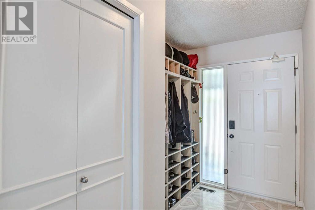 Property at 623 Lake Simcoe Close SE image 4