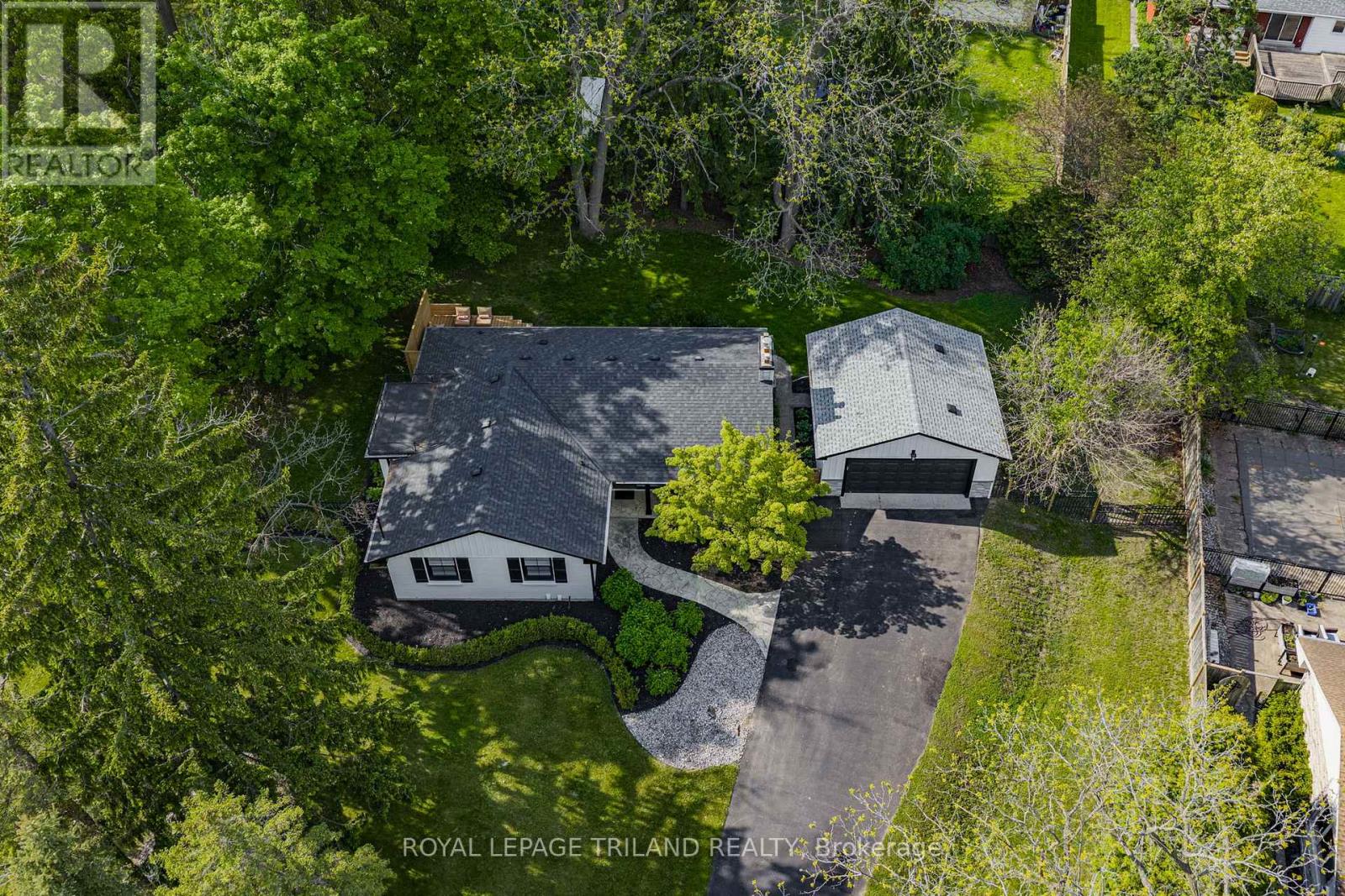 Property at 795 COMMISSIONERS ROAD W image 3