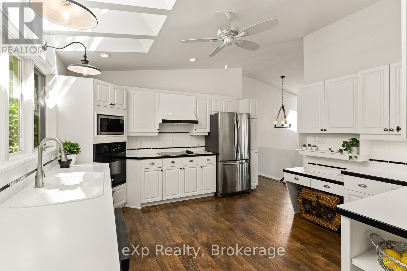 900 Berford Street, South Bruce Peninsula, Ontario  N0H 2T0 - Photo 12 - X12239277