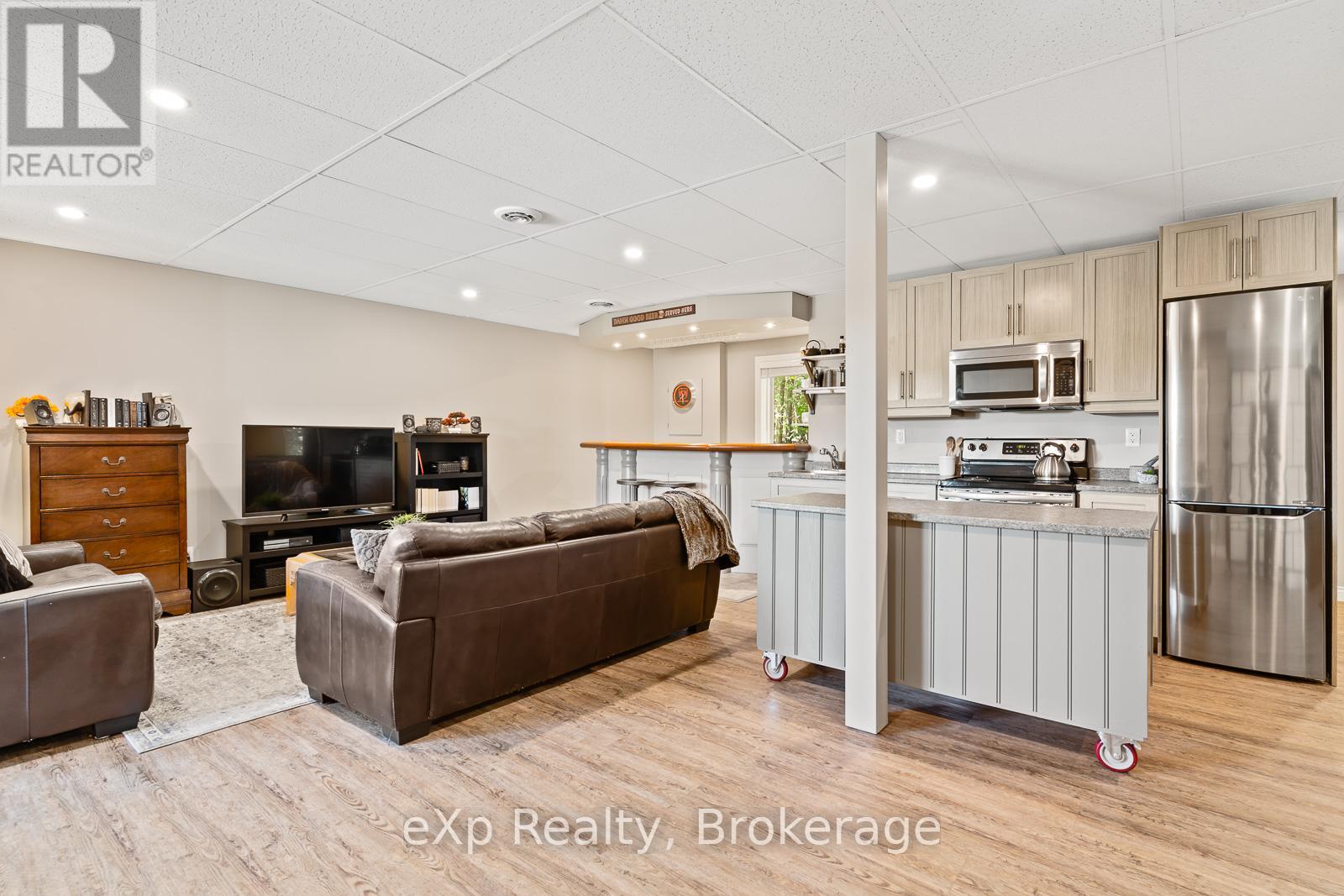900 Berford Street, South Bruce Peninsula, Ontario  N0H 2T0 - Photo 34 - X12239277