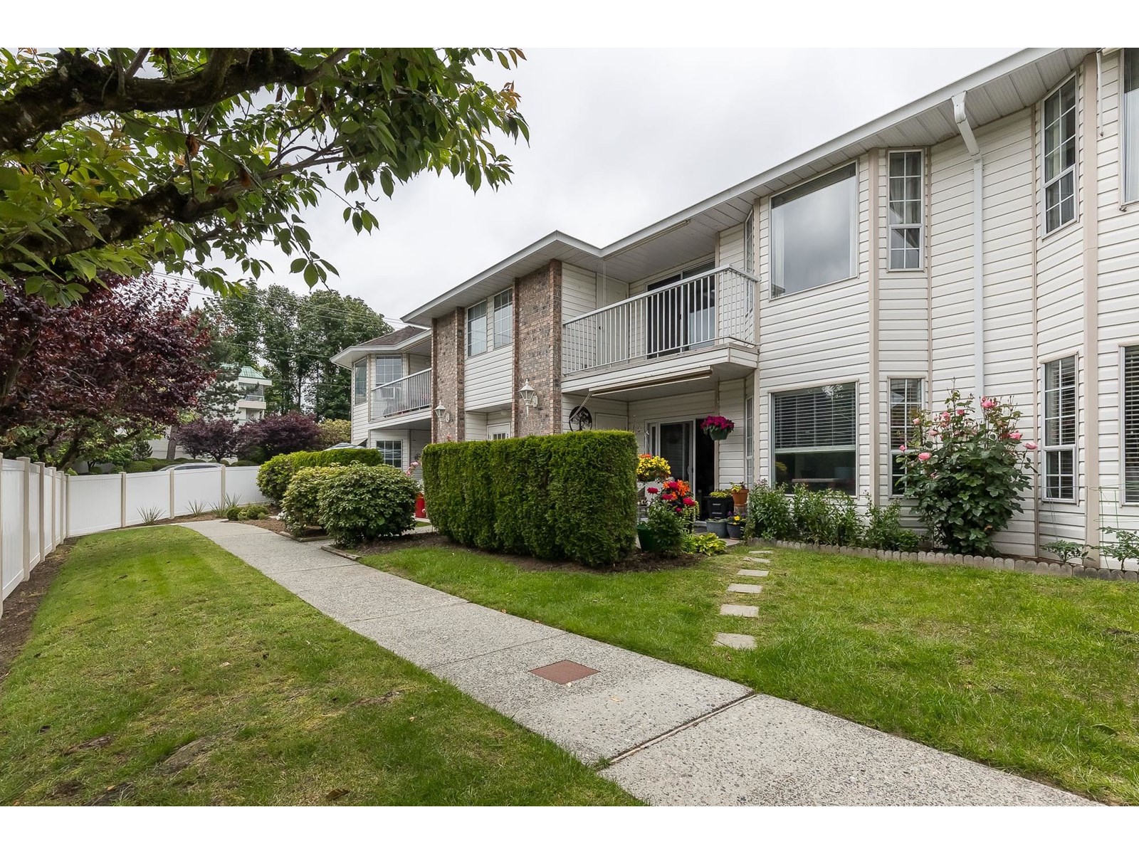 Property at 4 2901 TRAFALGAR STREET image 1