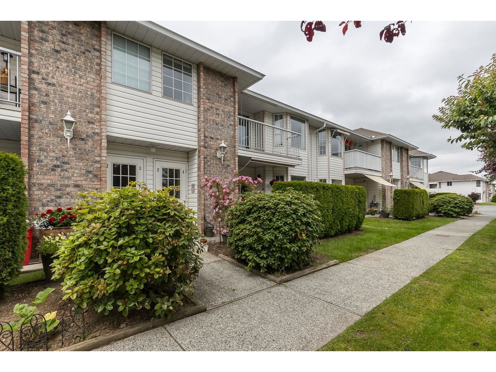 Property at 4 2901 TRAFALGAR STREET image 2