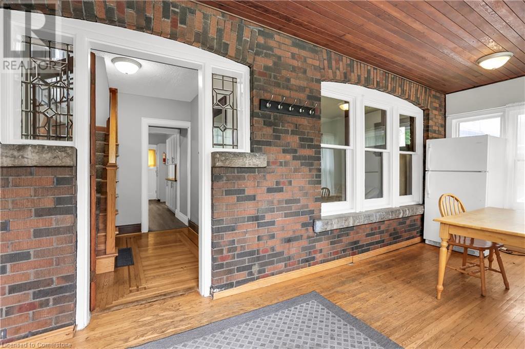Property at 21 PAISLEY Avenue S image 3