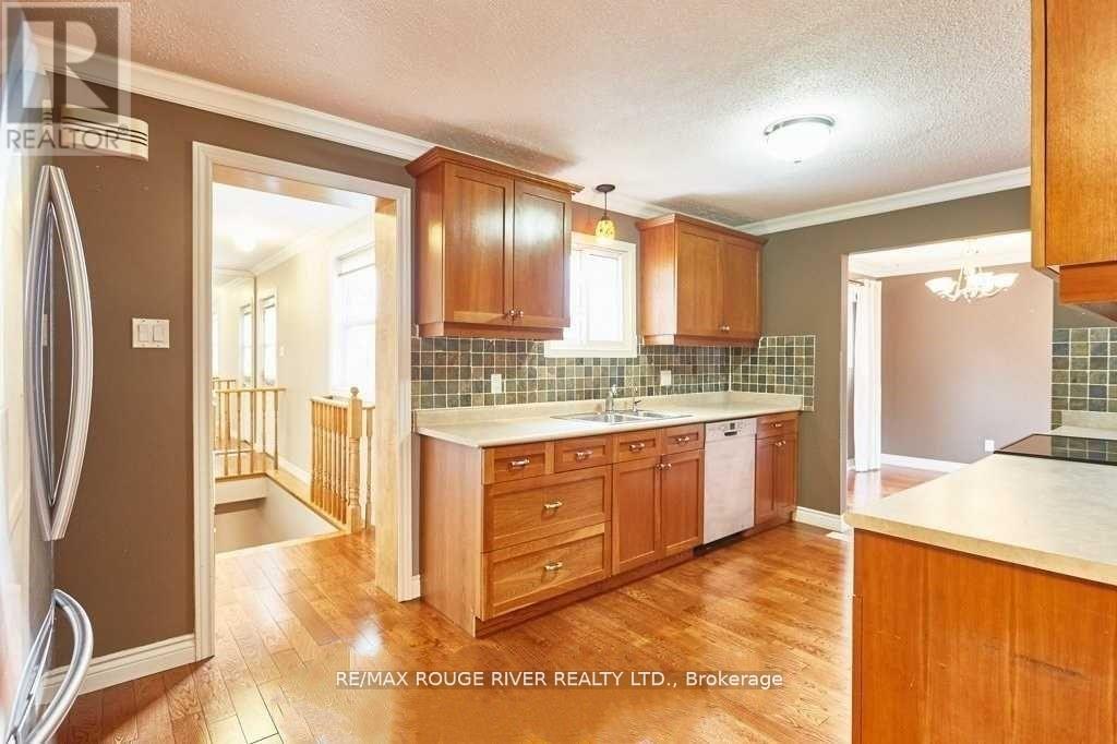 604 Kent Street, Whitby, Ontario  L1N 4Y9 - Photo 11 - E12239448