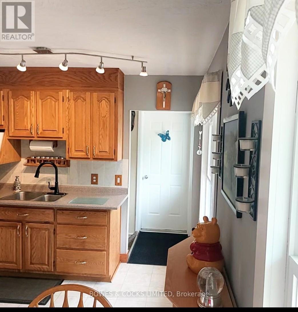 Property at 99 MAPLE STREET image 3