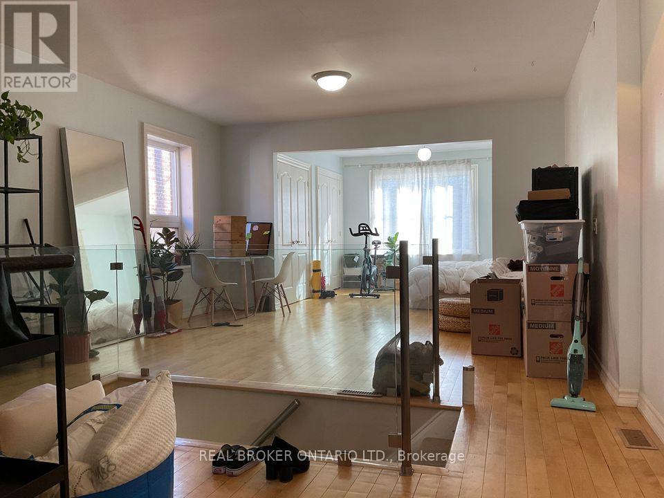 B - 1188 Woodbine Avenue, Toronto, Ontario  M4C 4E2 - Photo 3 - E12178299
