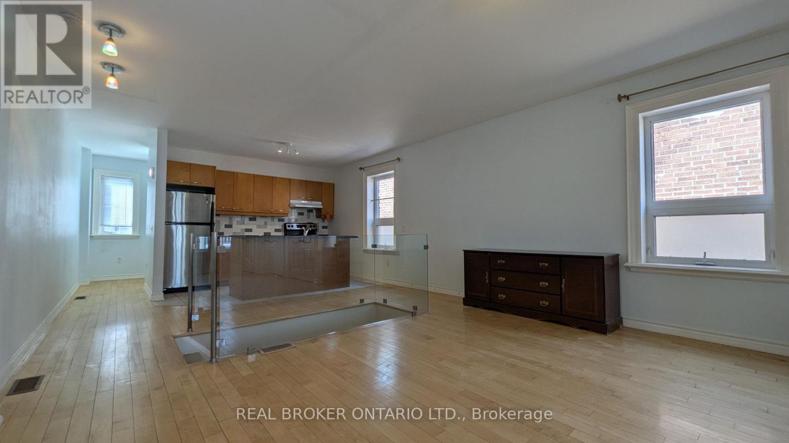 B - 1188 Woodbine Avenue, Toronto, Ontario  M4C 4E2 - Photo 2 - E12178299