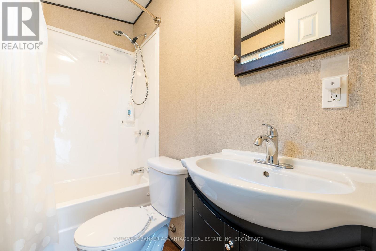 109 - 1501 Line 8 Road, Niagara-On-The-Lake, Ontario  L0S 1J0 - Photo 12 - X12239444
