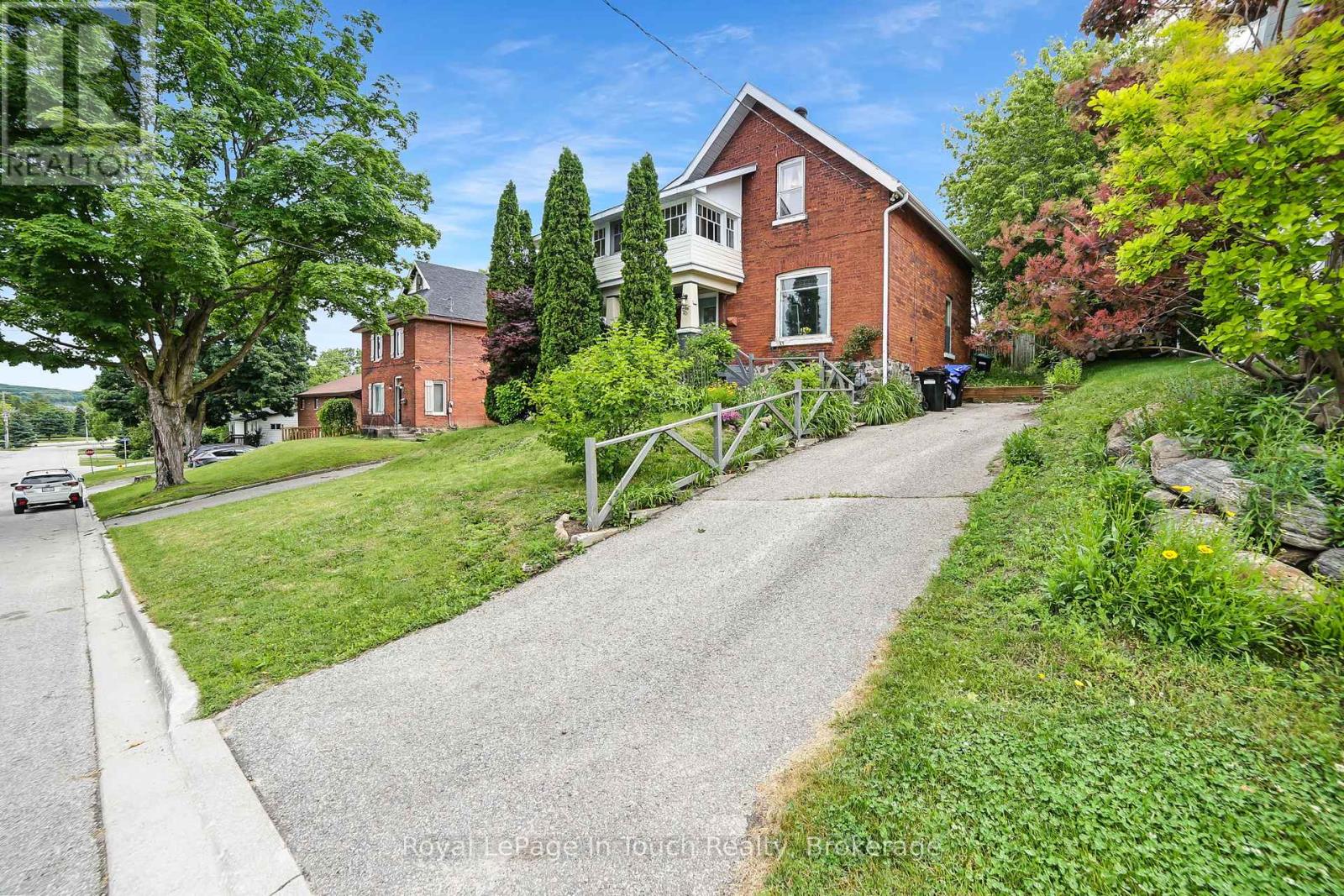 Property at 233 QUEEN STREET image 2