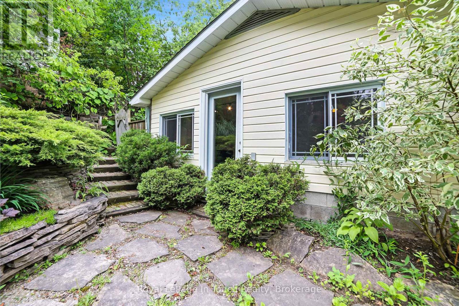 233 Queen Street, Midland, Ontario  L4R 3G9 - Photo 35 - S12239454