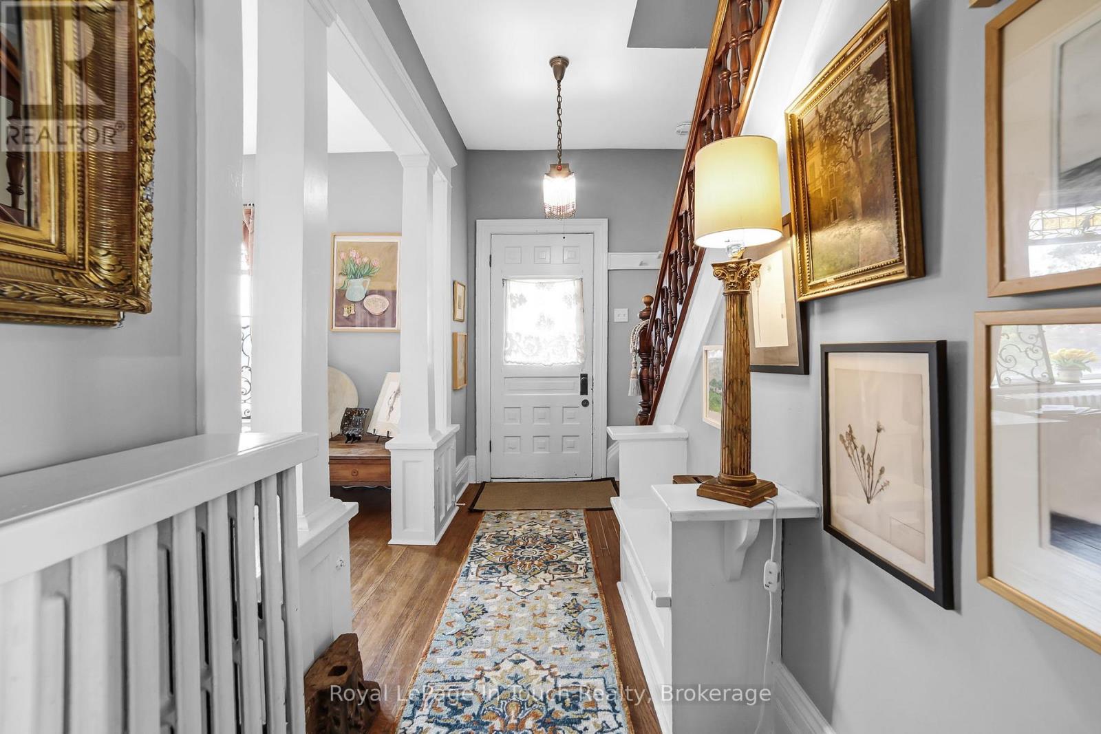 Property at 233 QUEEN STREET image 4