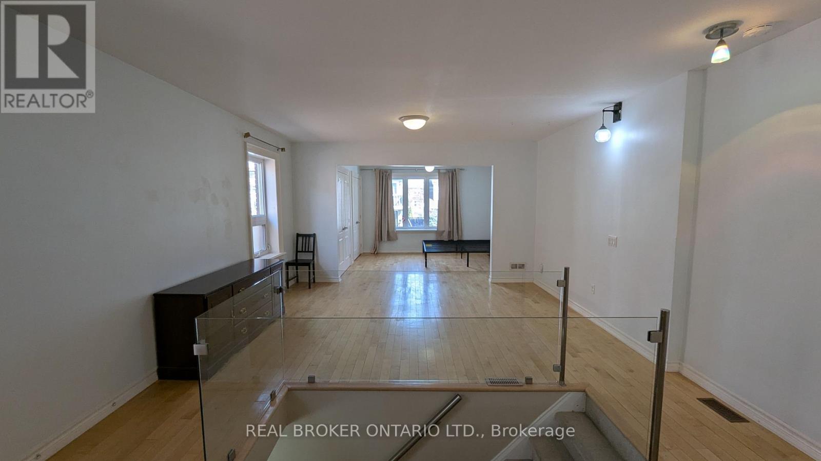 B - 1188 Woodbine Avenue, Toronto, Ontario  M4C 4E2 - Photo 4 - E12178299