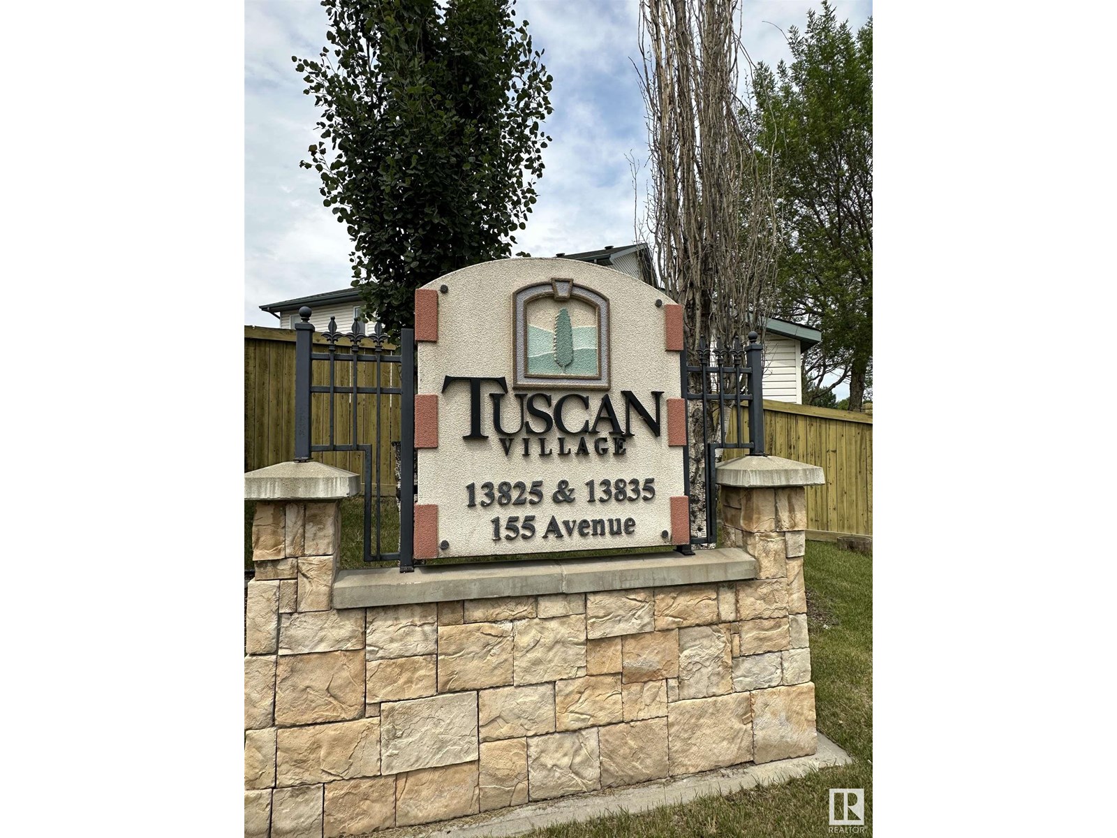 Property at #100 13825 155 AV NW image 3