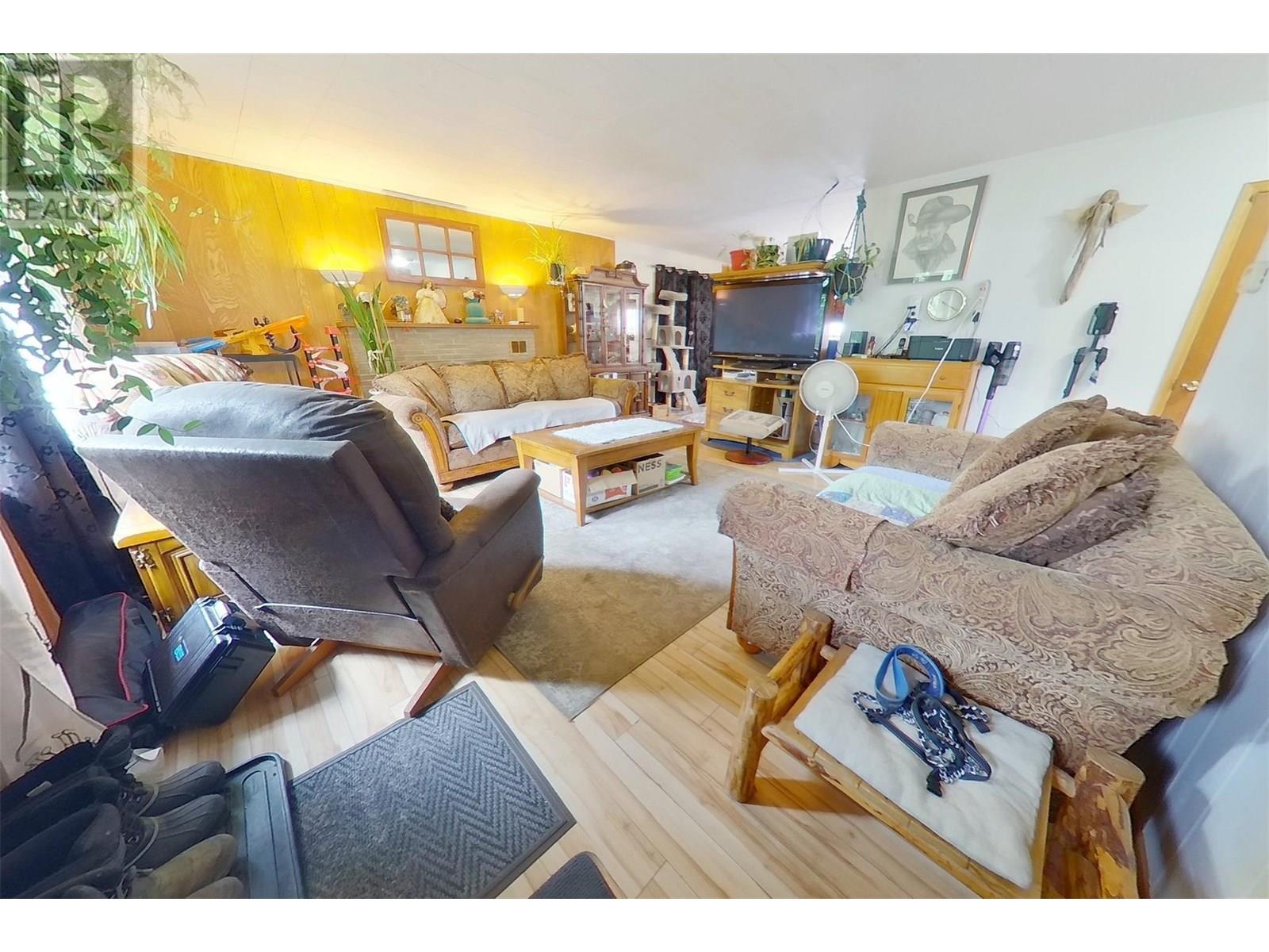 1916 Elm Street, Creston, British Columbia  V0B 1G5 - Photo 3 - 10353106