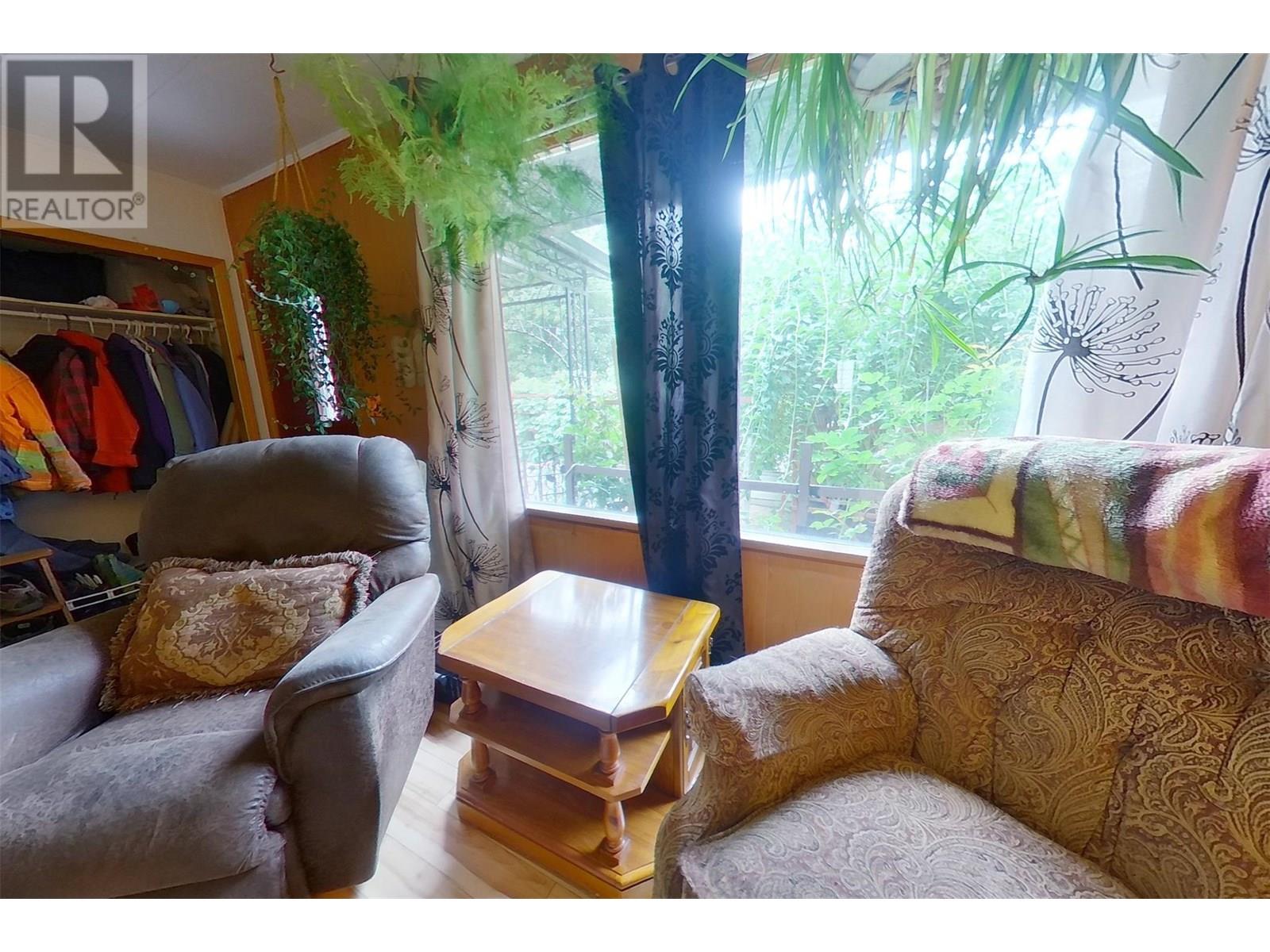 1916 Elm Street, Creston, British Columbia  V0B 1G5 - Photo 4 - 10353106