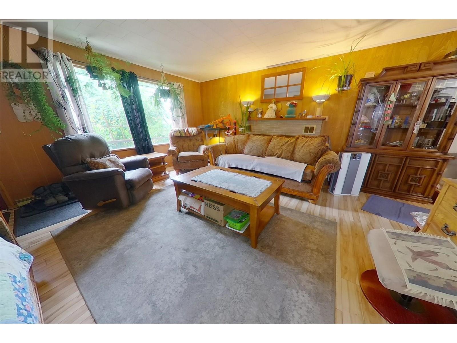 1916 Elm Street, Creston, British Columbia  V0B 1G5 - Photo 6 - 10353106