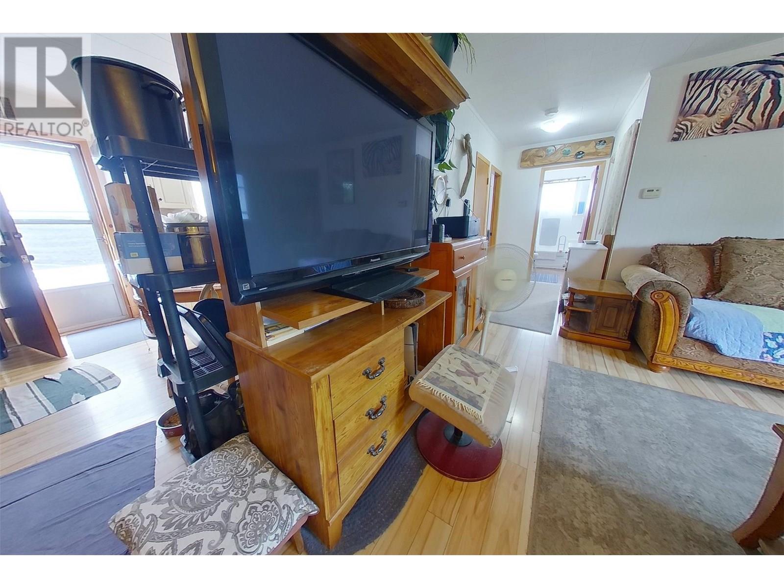 1916 Elm Street, Creston, British Columbia  V0B 1G5 - Photo 9 - 10353106