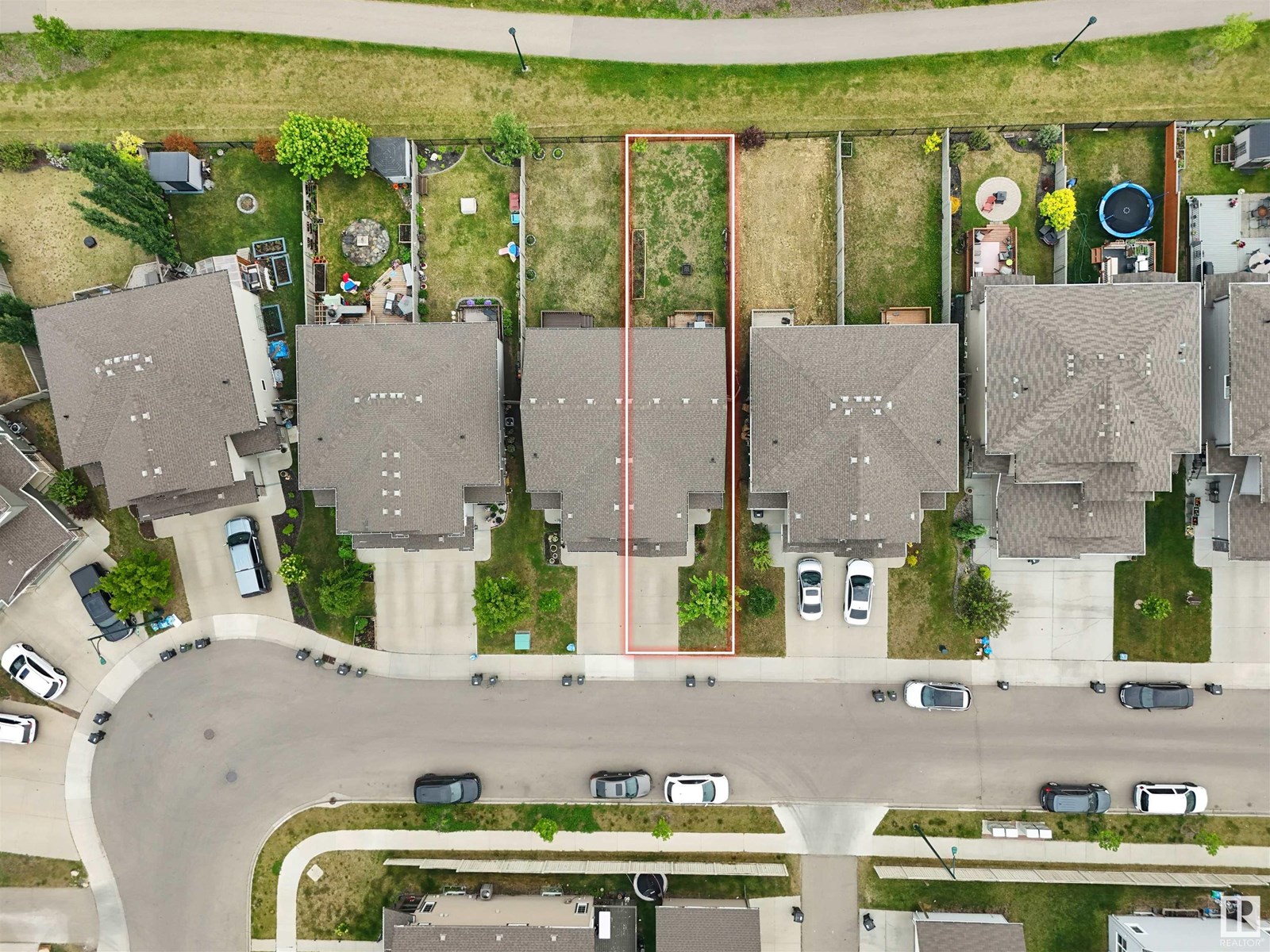 Property at 4015 6 ST NW image 2