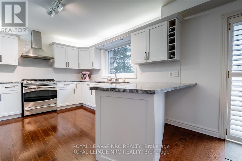 11 Forest Hill Crescent, Pelham, Ontario  L0S 1E1 - Photo 12 - X12239648
