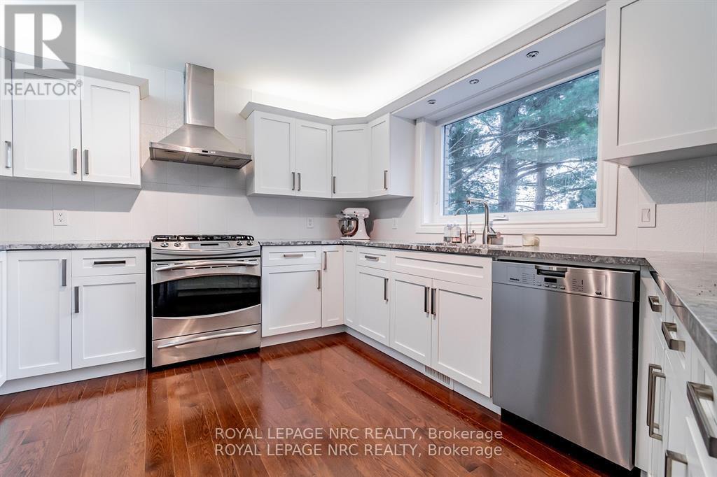 11 Forest Hill Crescent, Pelham, Ontario  L0S 1E1 - Photo 13 - X12239648