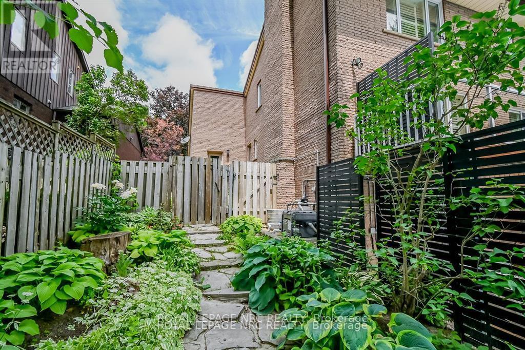 11 Forest Hill Crescent, Pelham, Ontario  L0S 1E1 - Photo 40 - X12239648