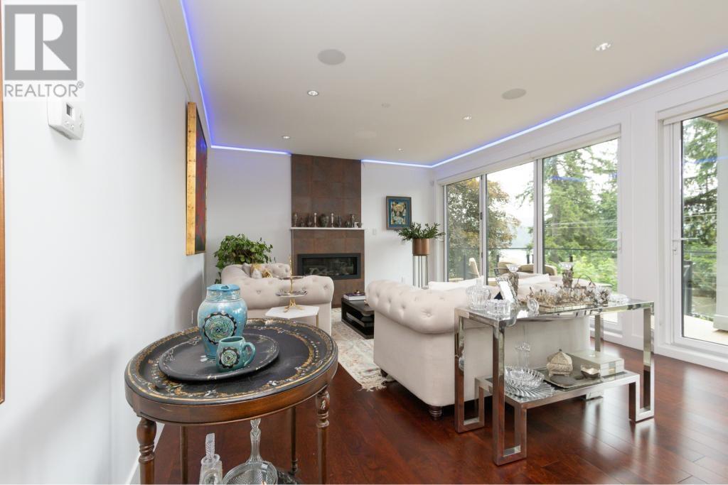 2855 Panorama Drive, North Vancouver, British Columbia V7G 1V7 - Photo 10 - R2992086