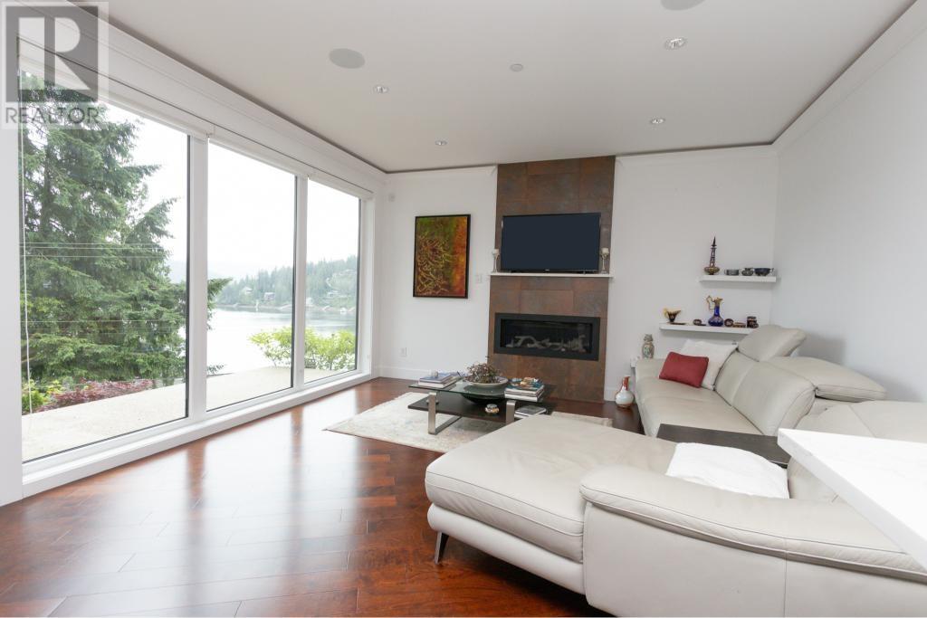 2855 Panorama Drive, North Vancouver, British Columbia V7G 1V7 - Photo 6 - R2992086