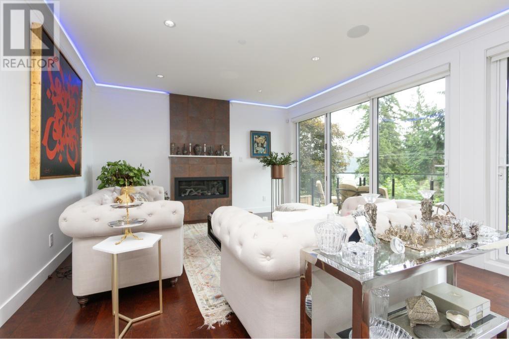 2855 Panorama Drive, North Vancouver, British Columbia V7G 1V7 - Photo 9 - R2992086