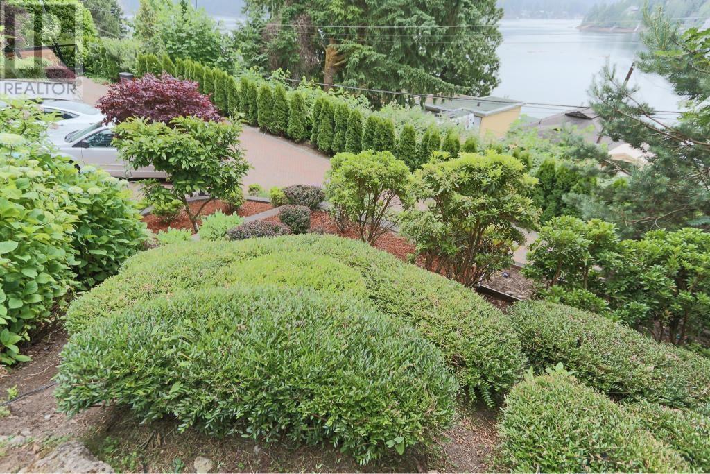 2855 Panorama Drive, North Vancouver, British Columbia V7G 1V7 - Photo 3 - R2992086