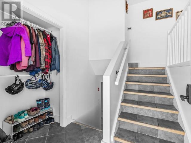 Property at 4 KODIAK PLACE image 2