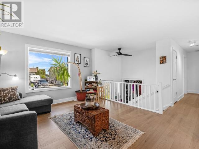 Property at 4 KODIAK PLACE image 3