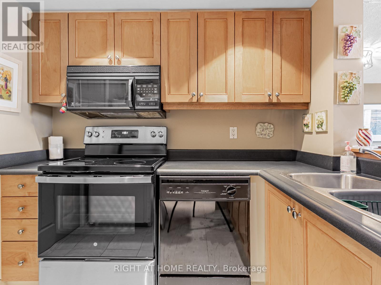 319 - 225 Davenport Road, Toronto, Ontario  M5R 3R2 - Photo 10 - C12239281