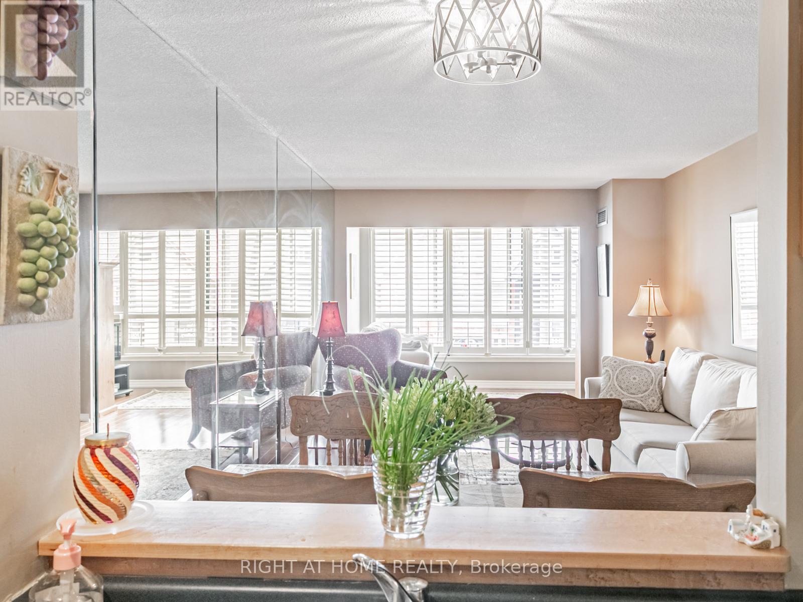 319 - 225 Davenport Road, Toronto, Ontario  M5R 3R2 - Photo 16 - C12239281