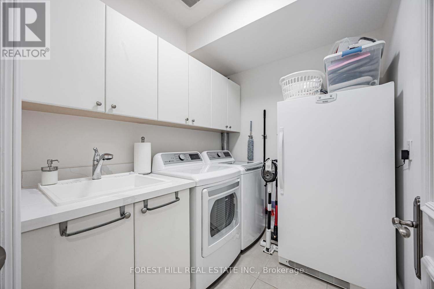 55 Lonsdale Road, Toronto (Yonge-St. Clair), Ontario  M4W 1W4 - Photo 28 - C12239313