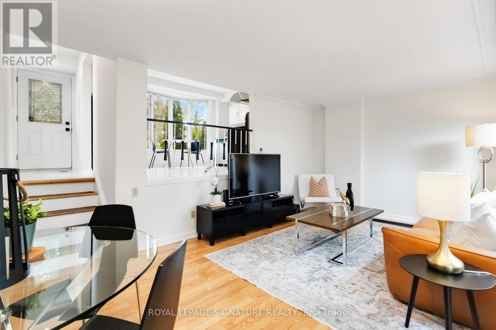 Property at 124 MARBURY CRESCENT image 3