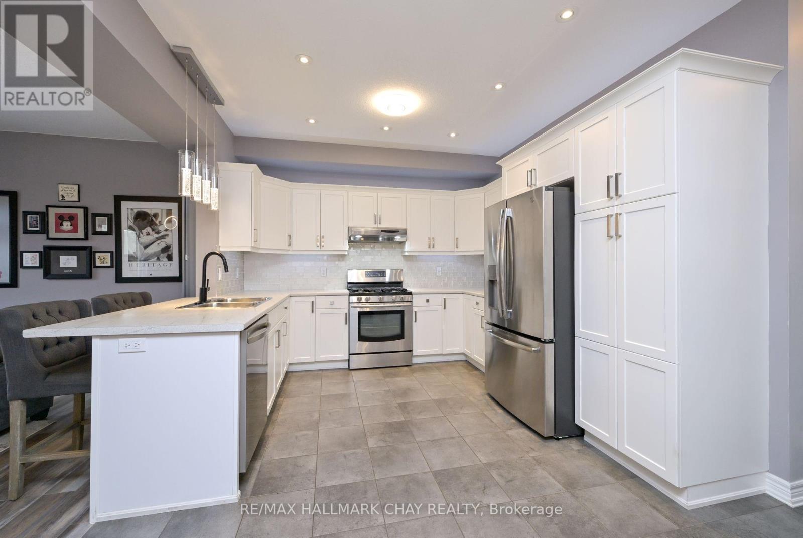 Property at 32 BURT AVENUE image 3