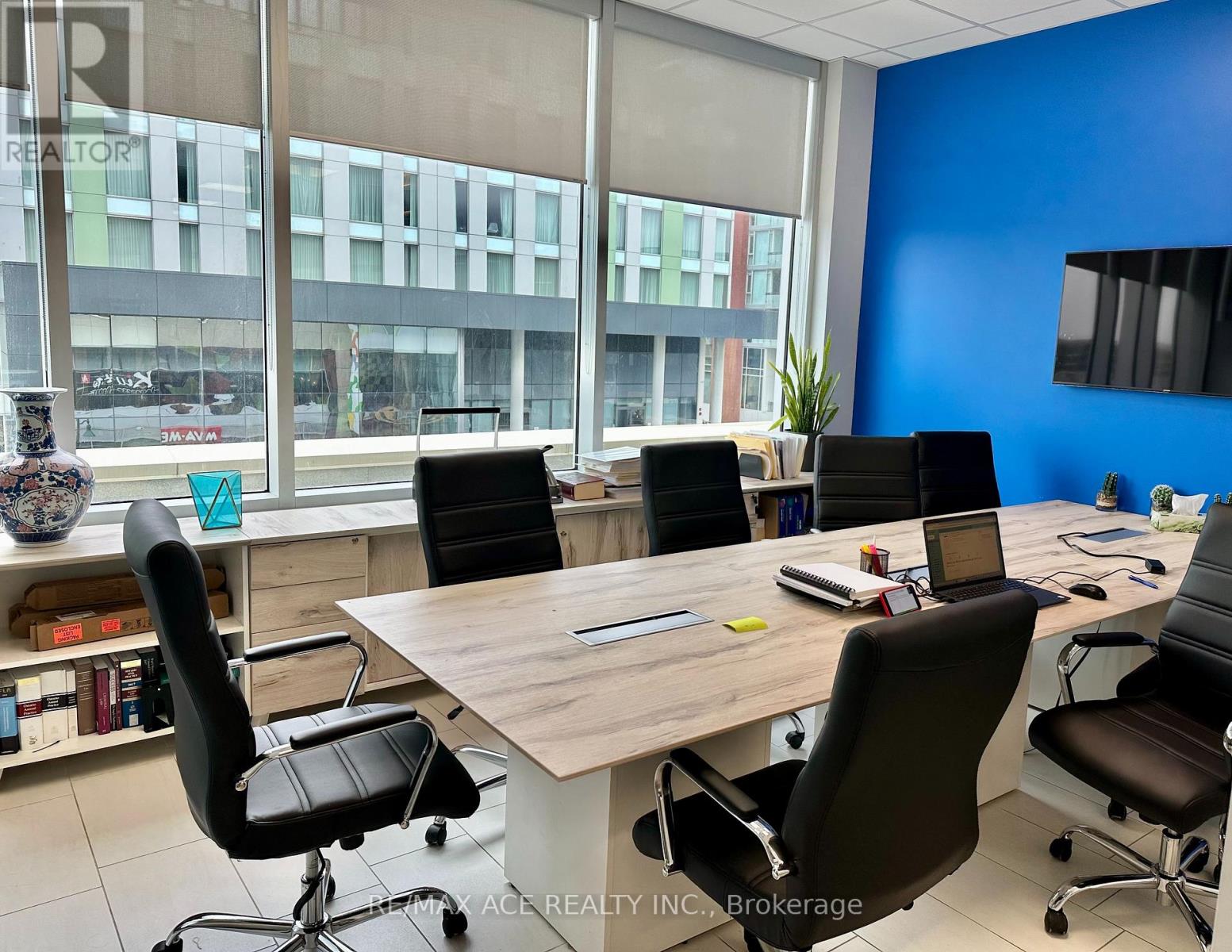302 - 169 Enterprise Boulevard, Markham, Ontario  L6G 0E7 - Photo 2 - N12239482