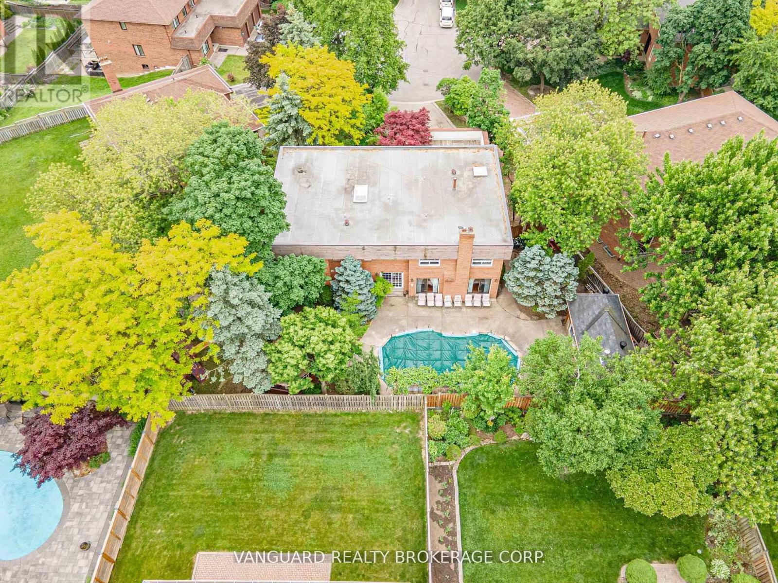 Property at 40 COLTON CRESCENT N image 4