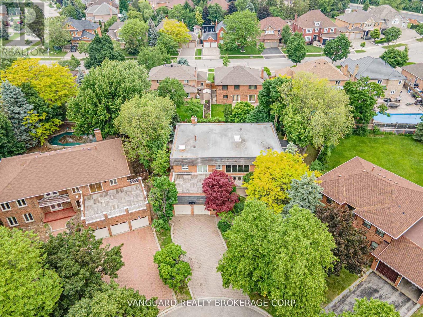 Property at 40 COLTON CRESCENT N image 5