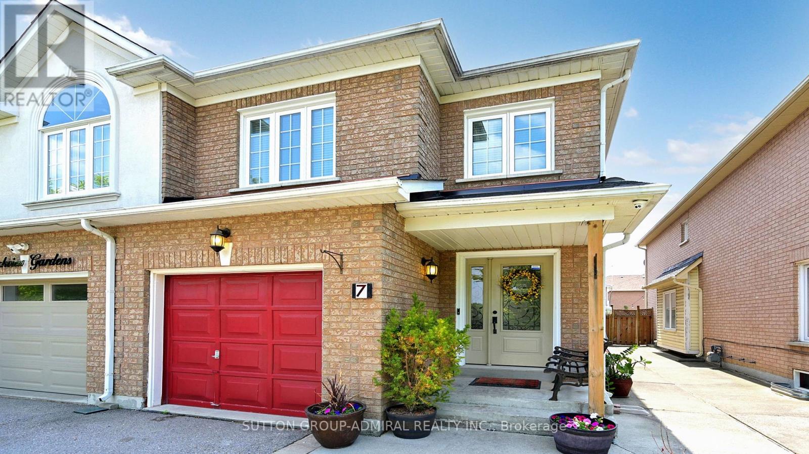 Property at 7 ROCKVIEW GARDENS image 2