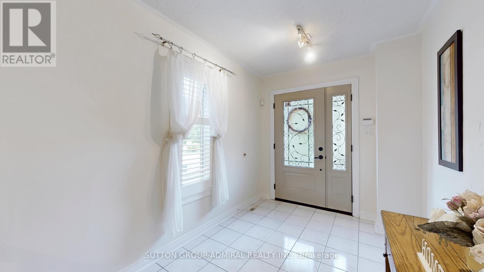 Property at 7 ROCKVIEW GARDENS image 3