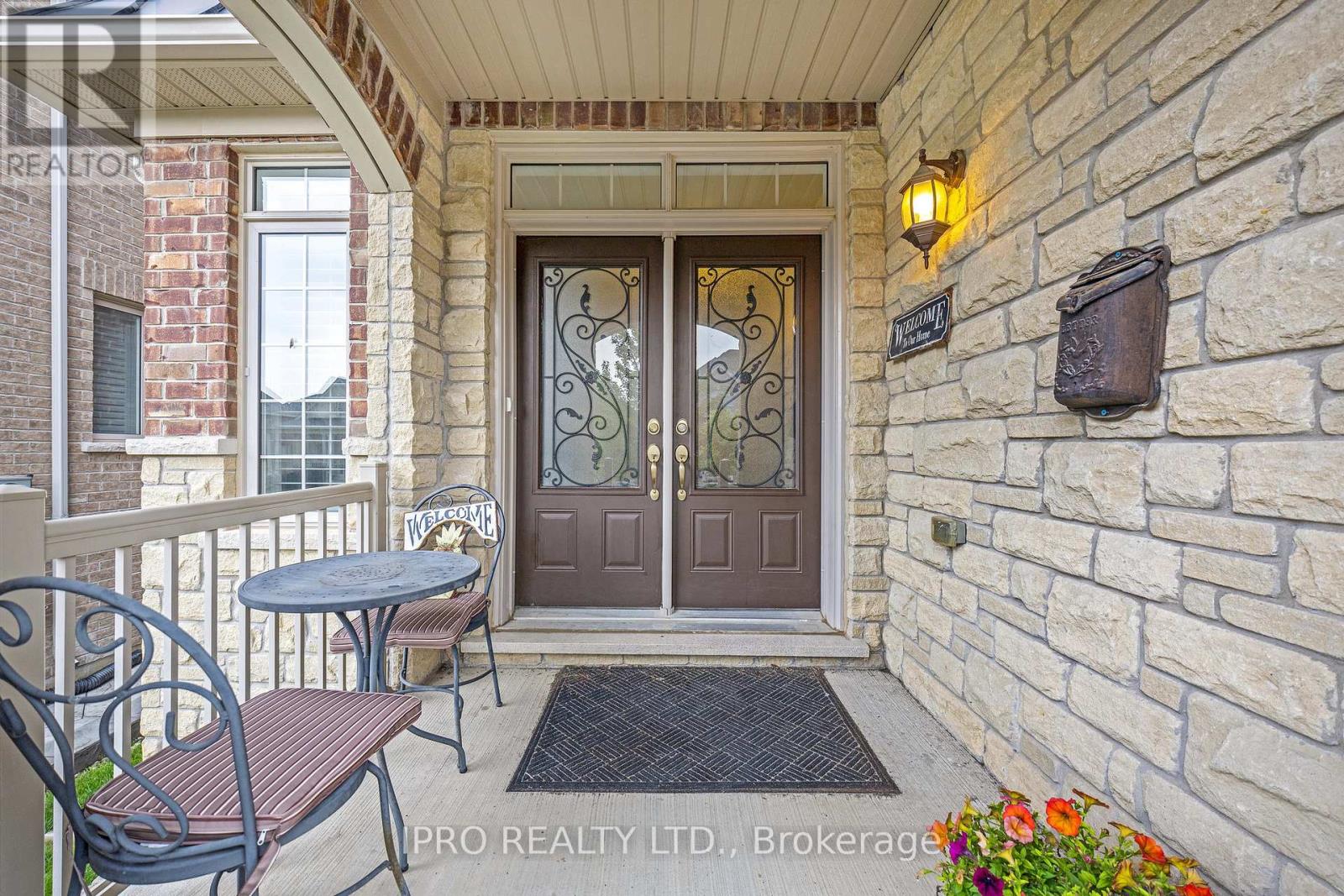 Property at 84 NORTHWEST COURT image 2