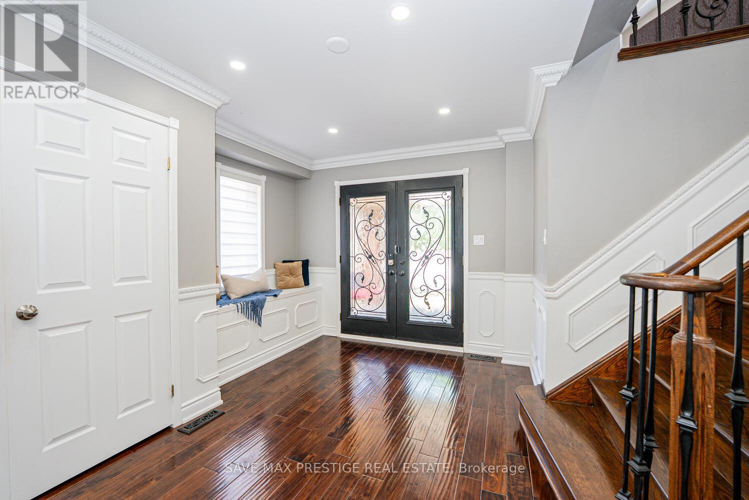 Property at 220 CRESTHAVEN ROAD image 5