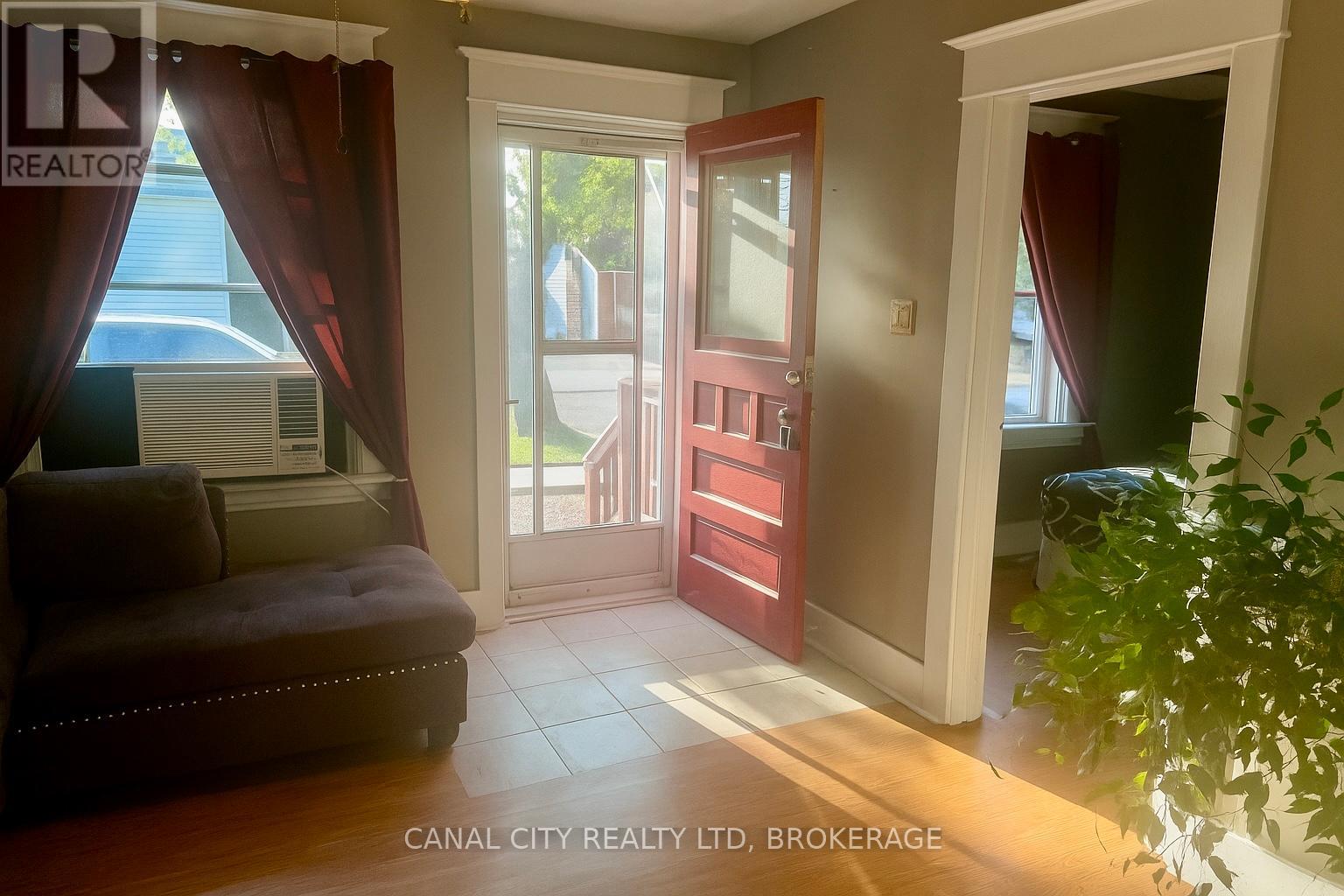 75 West Street N, Thorold (Thorold Downtown), Ontario  L2V 2S4 - Photo 3 - X12239693