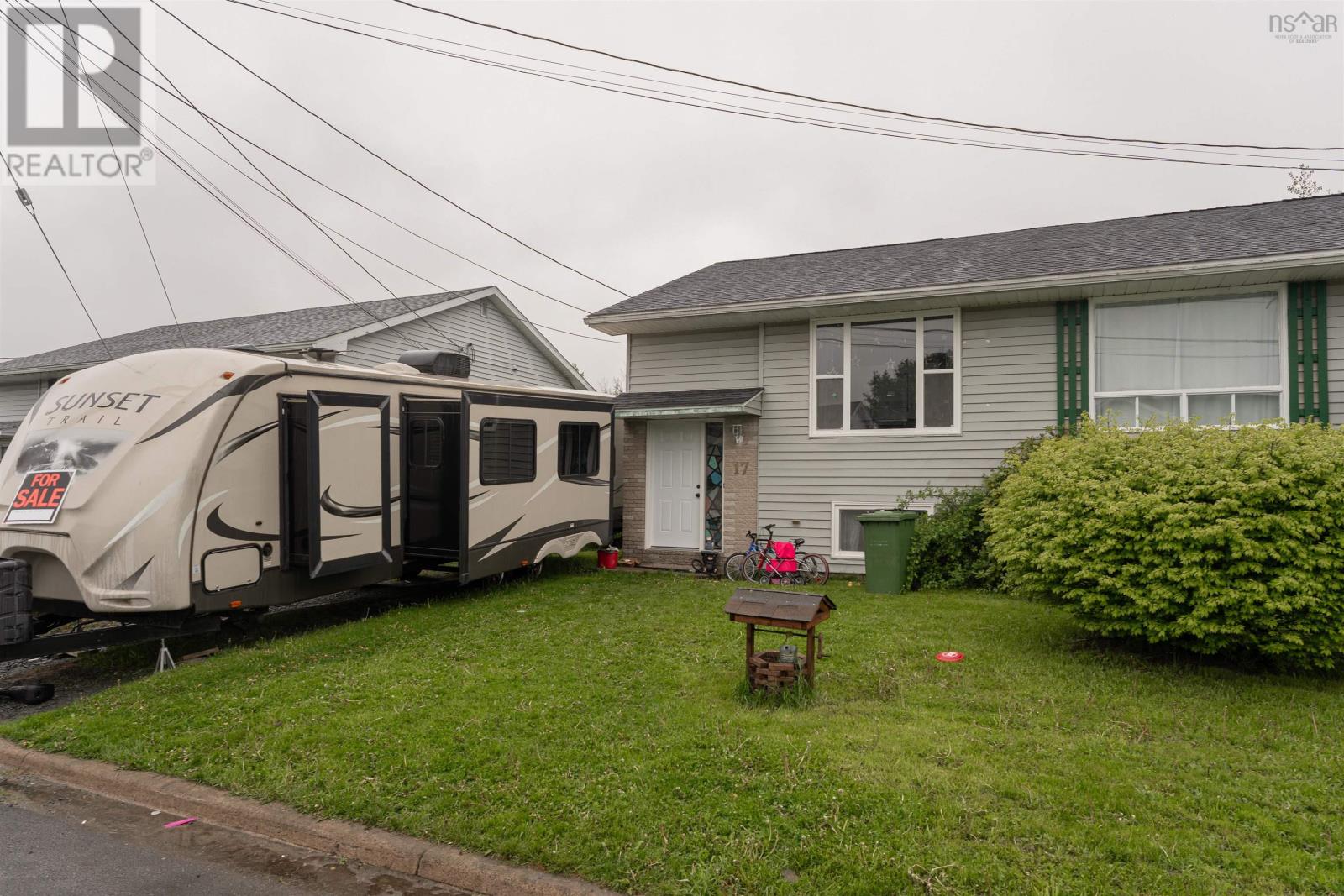 Property at 17 Contessa Court image 2