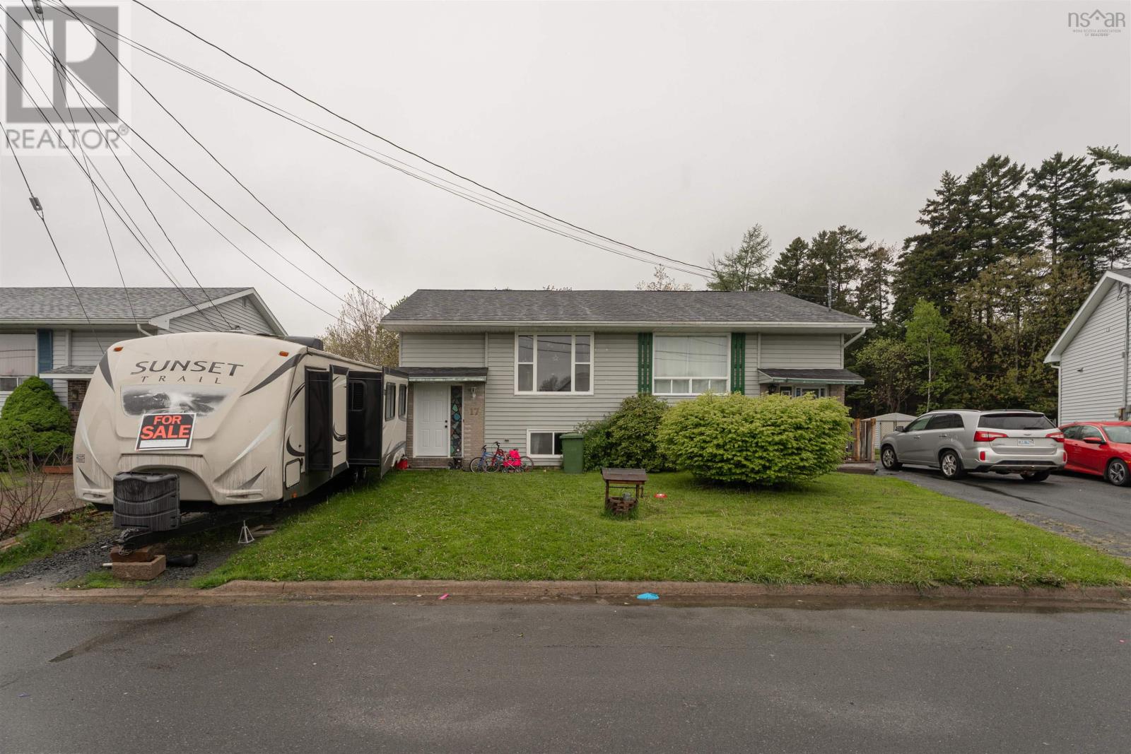 Property at 17 Contessa Court image 3