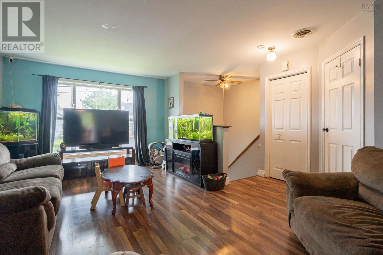 Property at 17 Contessa Court image 4